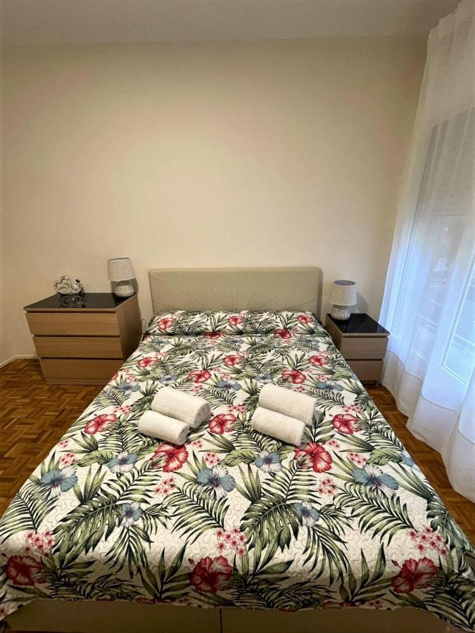 Villarroel Habitaciones Барселона Екстер'єр фото