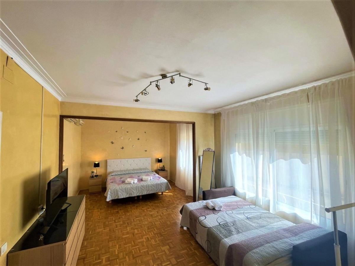 Villarroel Habitaciones Барселона Екстер'єр фото