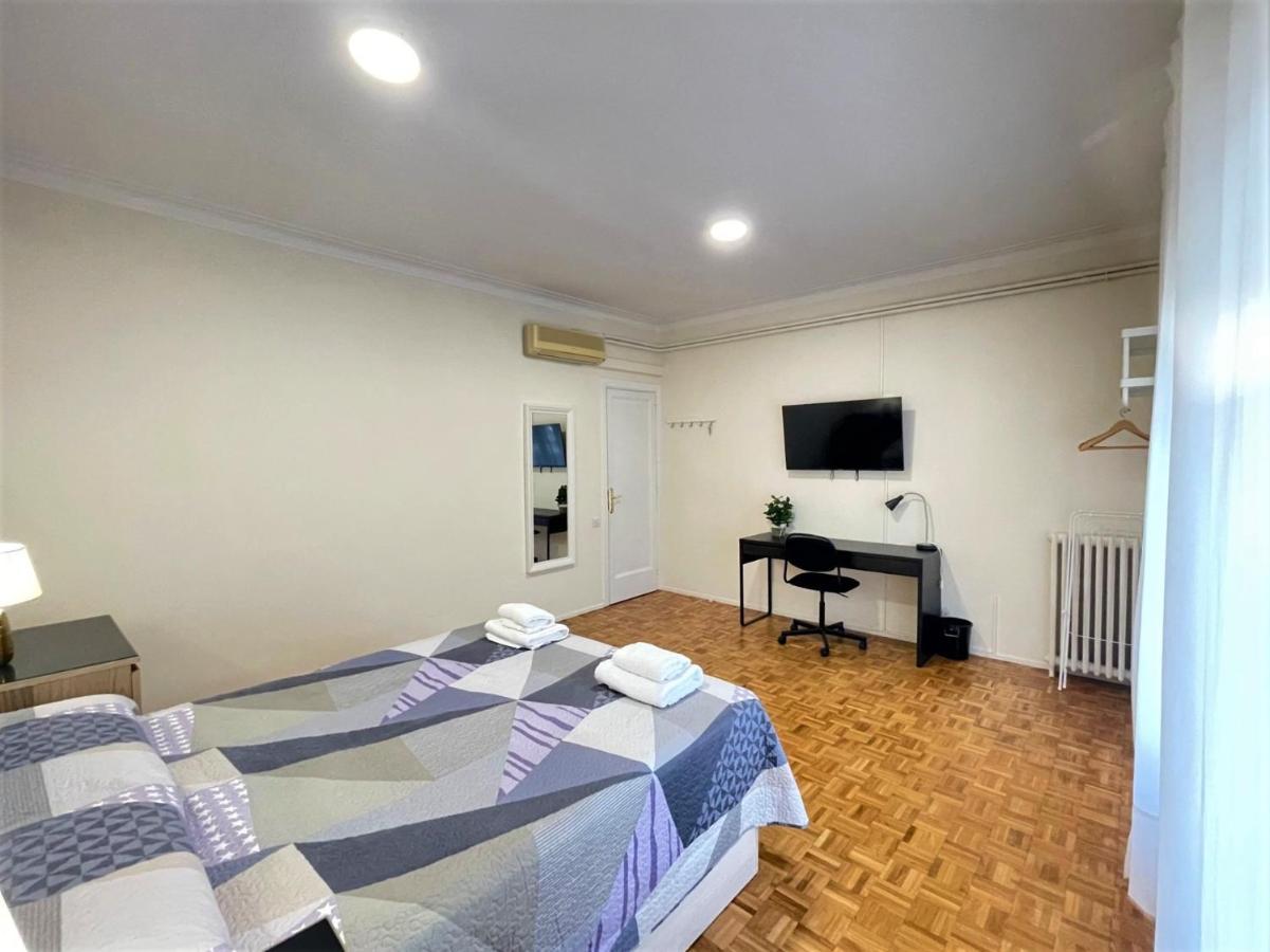 Villarroel Habitaciones Барселона Екстер'єр фото