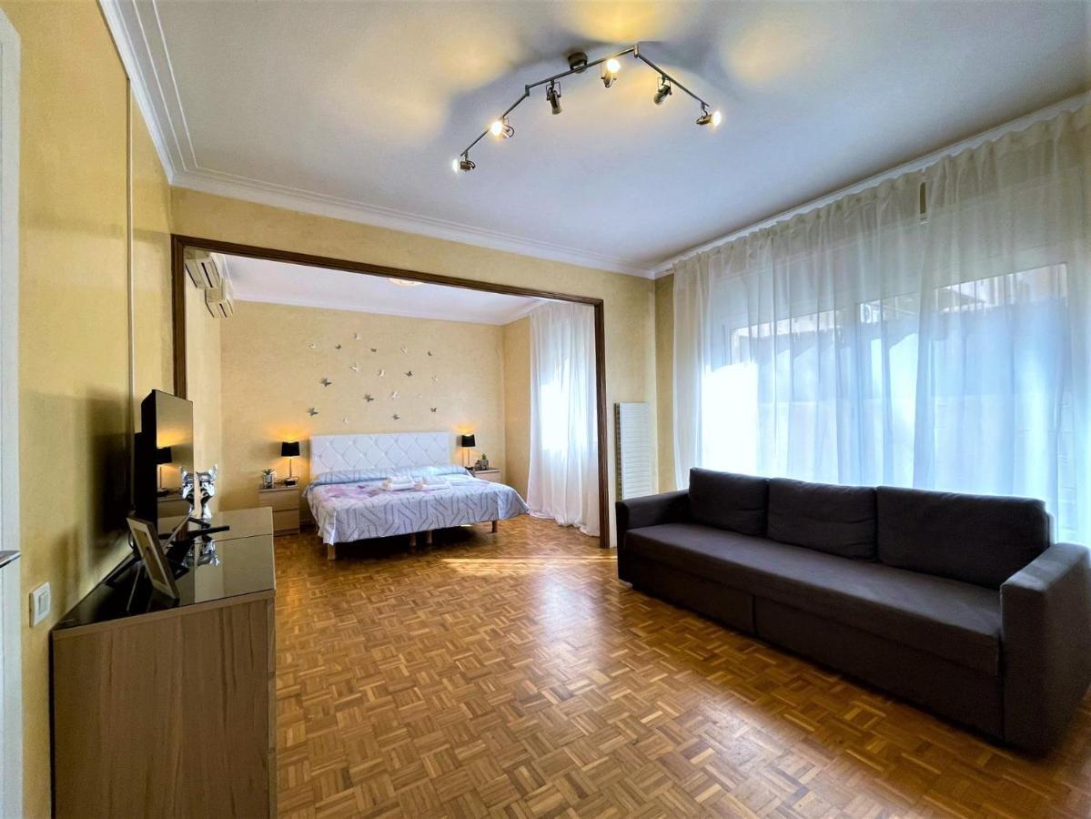 Villarroel Habitaciones Барселона Екстер'єр фото